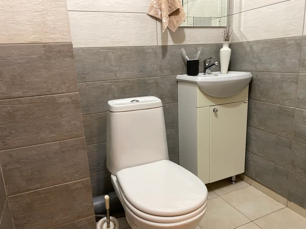 Через дорогу от ЛетоЛето Яркая 1+ квартира