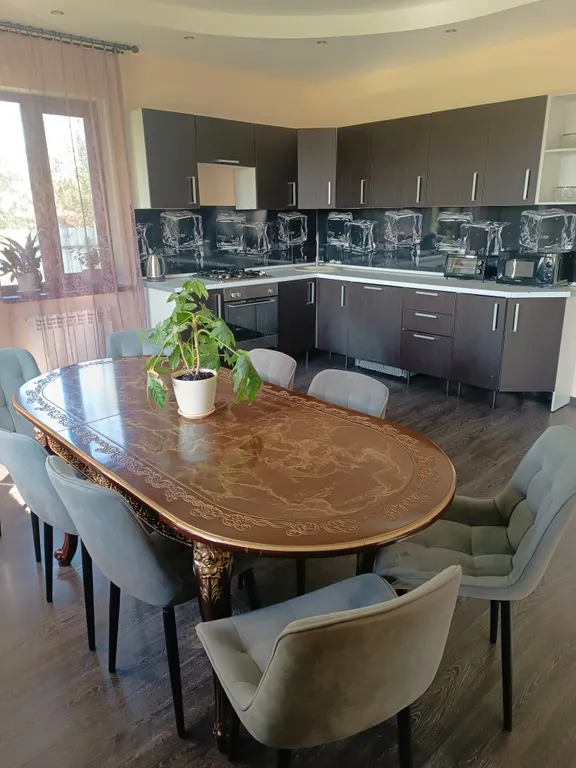 Дом у пруда