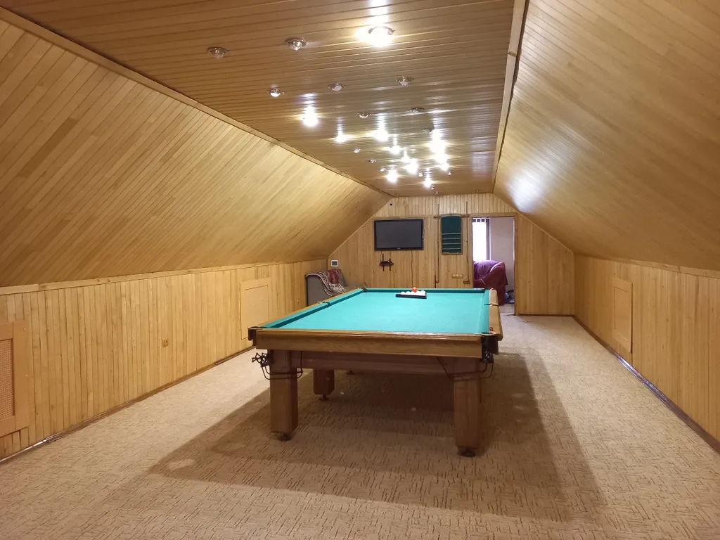 Дом с сауной и бильярдом в центре