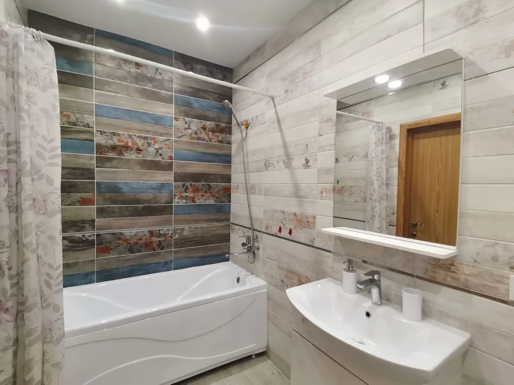 Большая двухкомнатная квартира с панорамным балконом