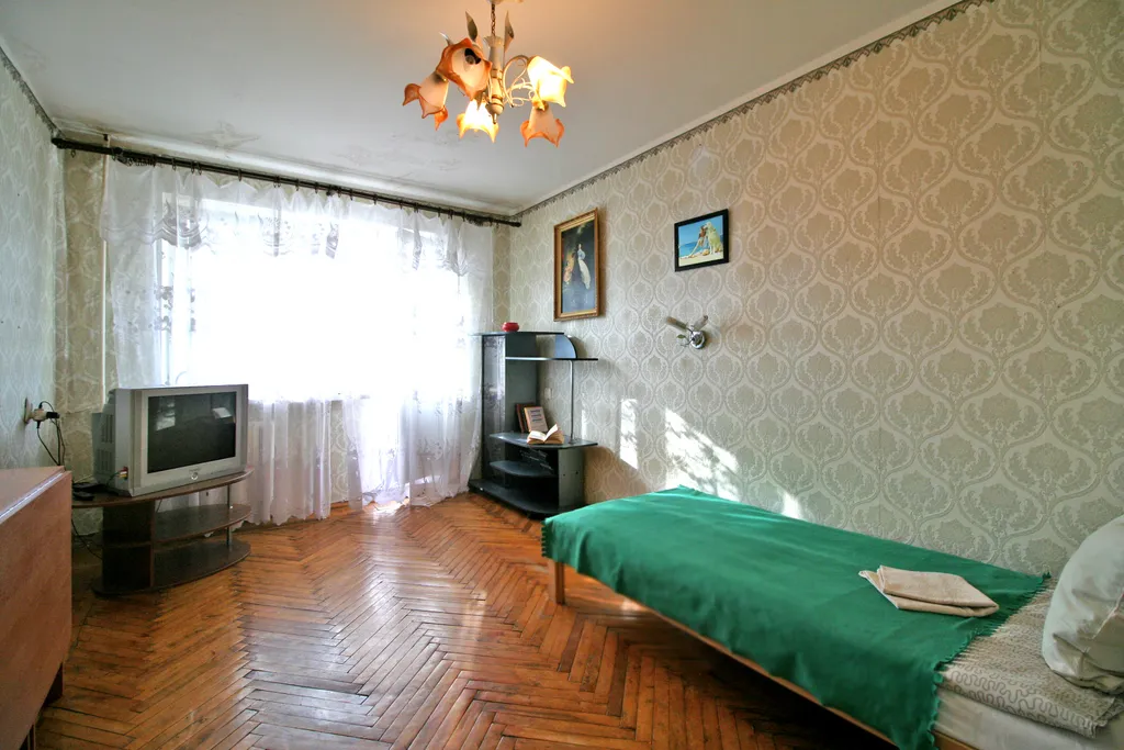 Квартира Теплая бюджетная квартира в центре города — Кириши