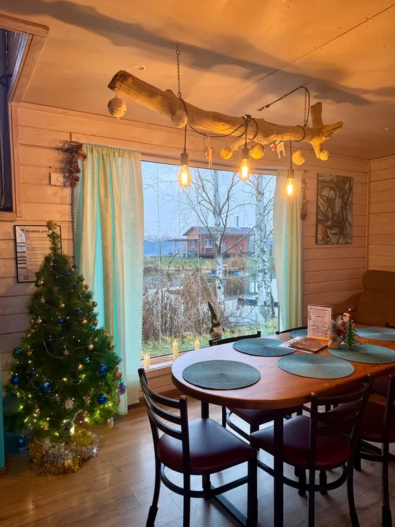 Уютный коттедж с панорамными окнами на берегу озера — аренда посуточно в Петергоф