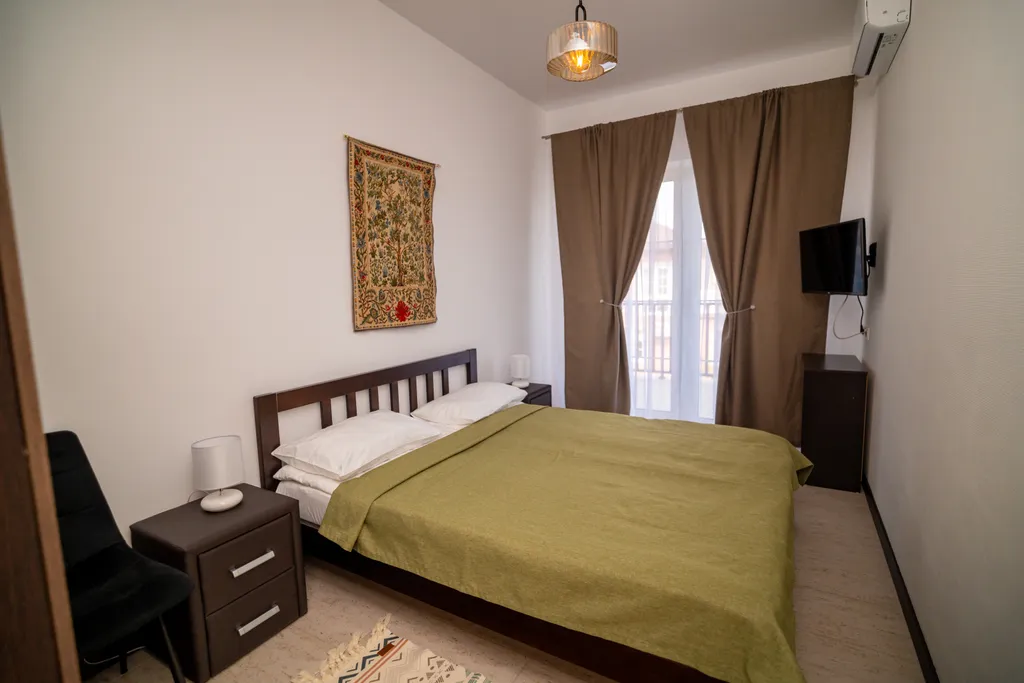 Квартира 3-комнатная Квартира — Кучугуры