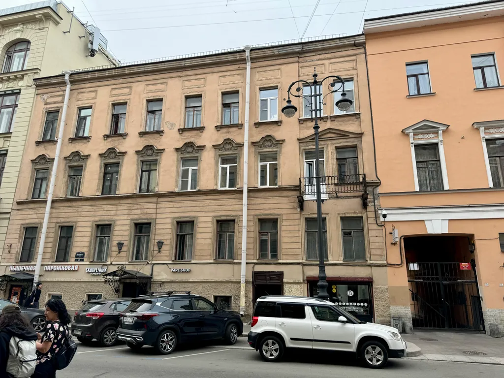 Квартира Просторная 5-комнатная квартира с 2 санузлами в центре города — Санкт-Петербург