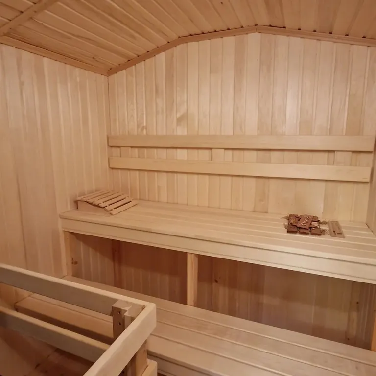 Дом Бархат с горячей купелью и панорамным видом на лесной склон