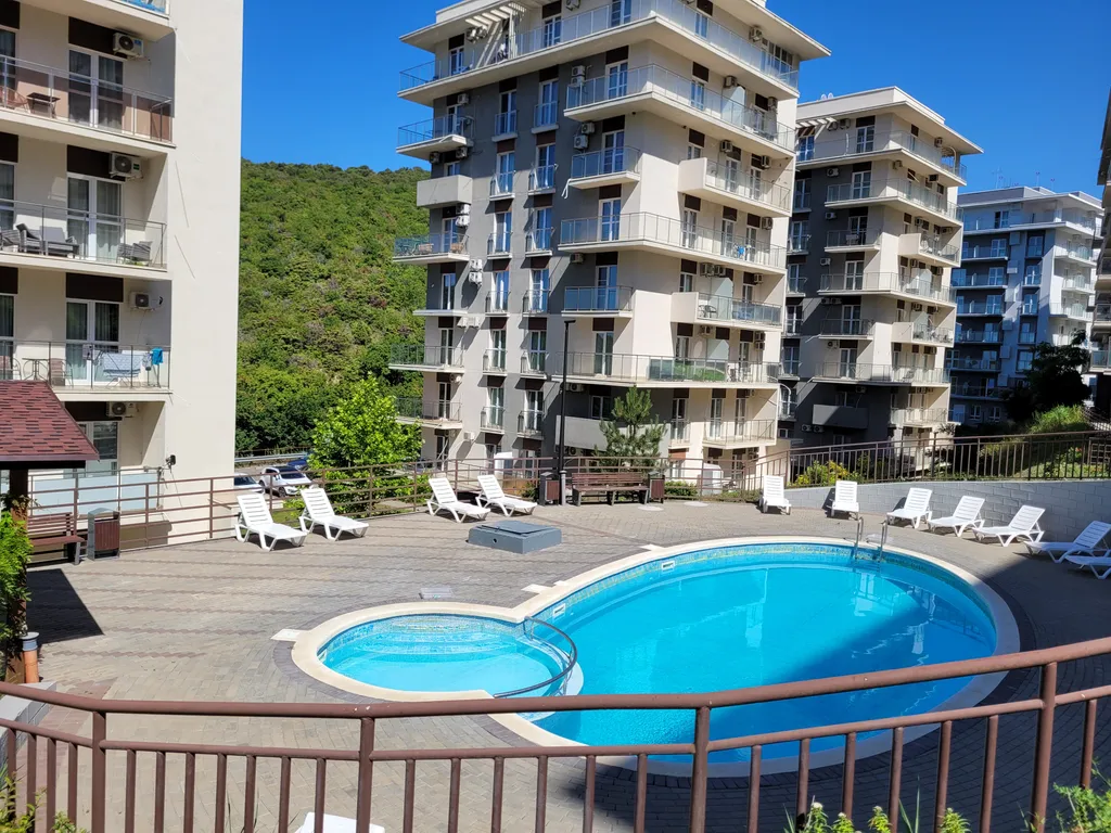 Квартира Современная студия у моря с видом на бассейн и горы — аренда посуточно в Варваровка