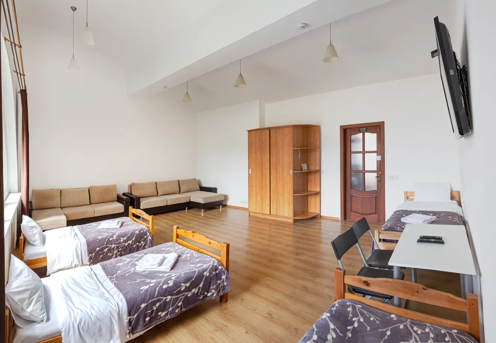 Семейный номер с общей ванной комнатой