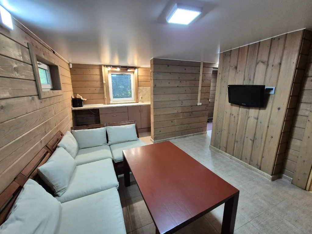 Двухэтажный загородный дом рядом с озером