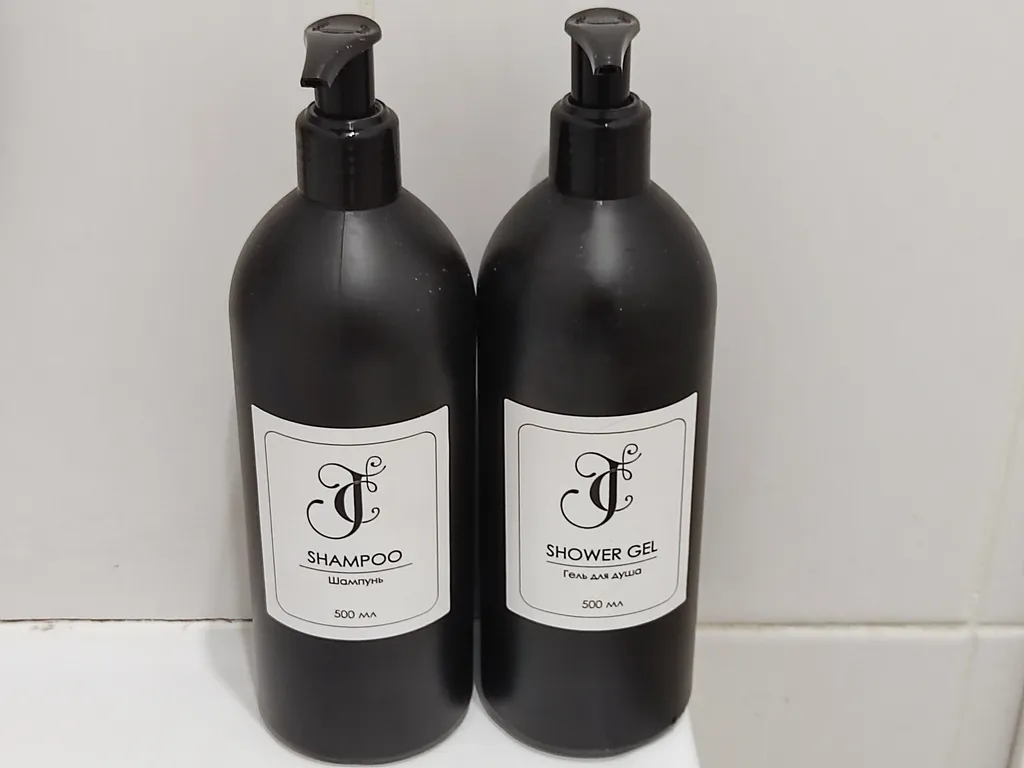 Квартира с балдахином натуральная мебель готика