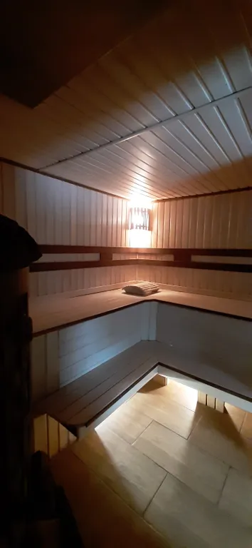 Большой загородный дом