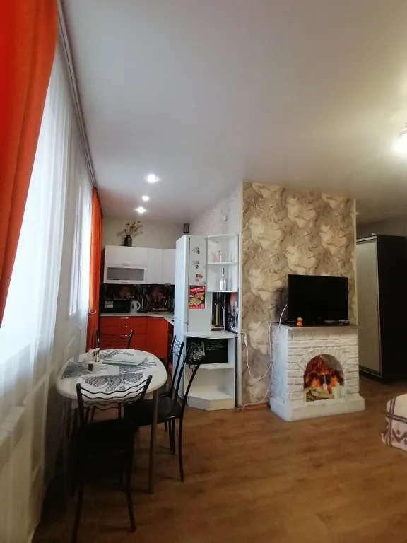 Солнечная и теплая однушка в районе Военкомата