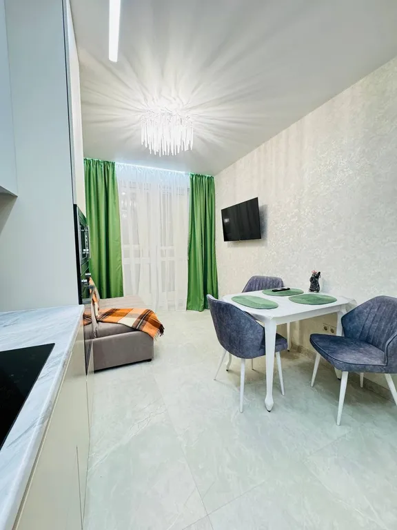 Двухкомнатная квартира с видом на море и горы