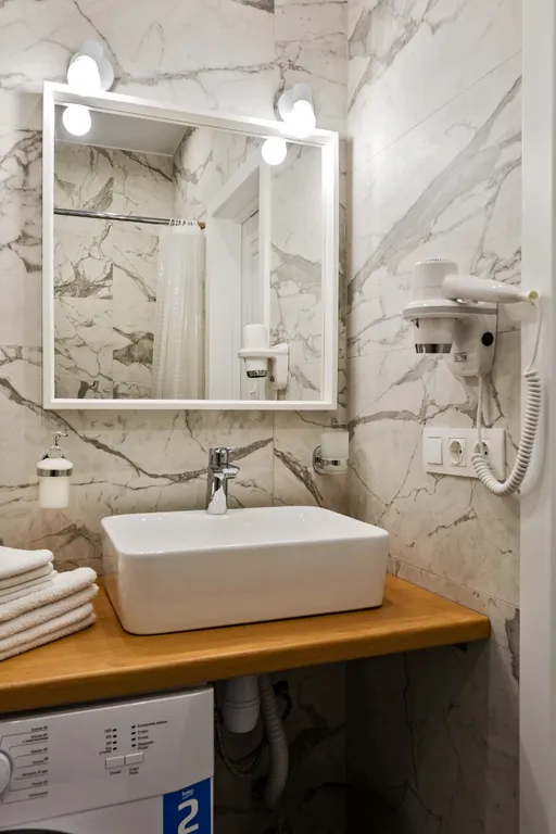 Laspace apart очень большая кровать + диван кровать 3 местный