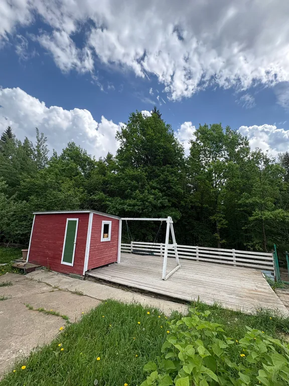 Уютный жилой зимний дом в сказочно живописном месте