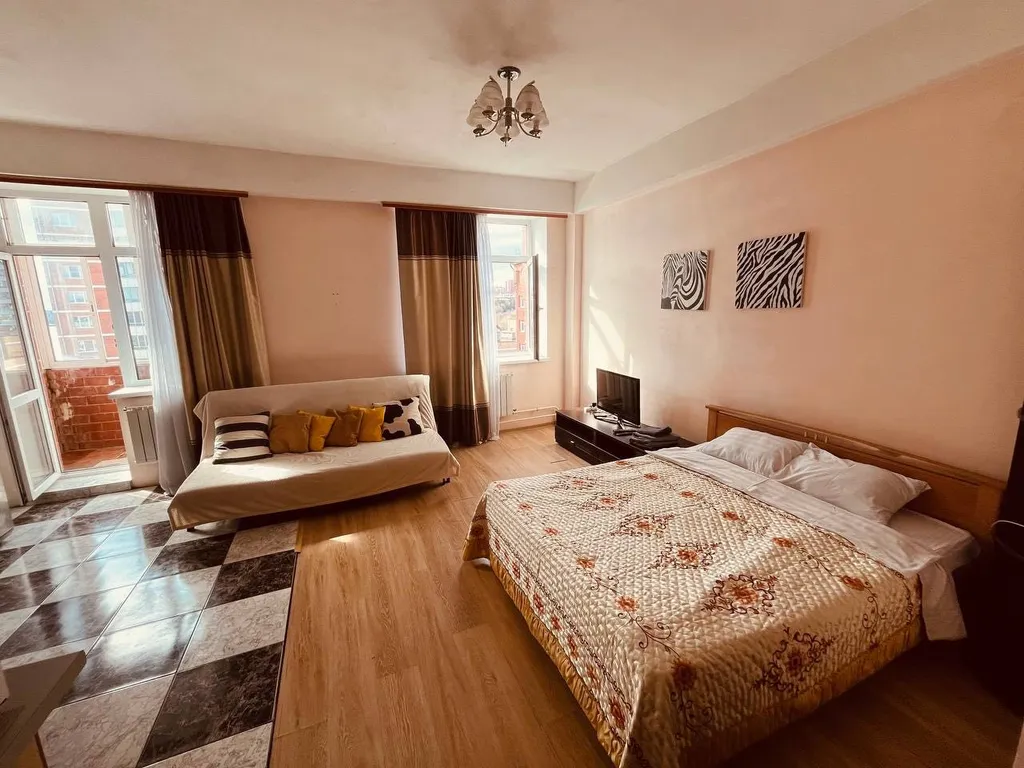 Уютная студия возле набережной с видом на Ангару