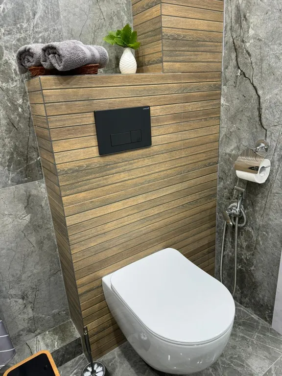 Новый стильный апартамент в двух шагах от моря с балконом и камином