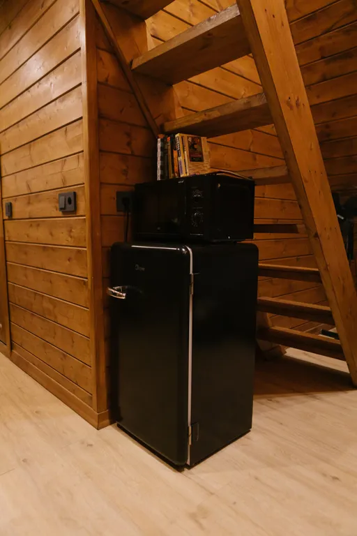 Домик в лесу вблизи от города в стиле A-frame