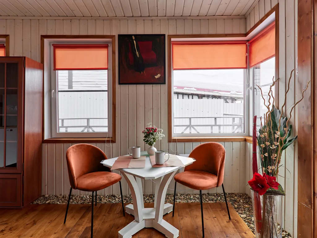 Красивый коттедж у озера для семьи в 20 минутах от города