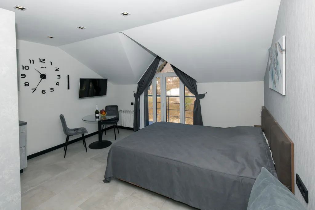 Студия с балконом