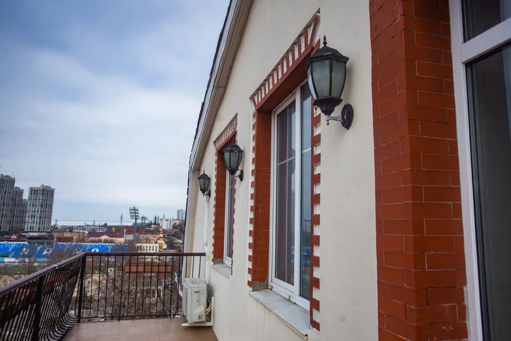 Где начинался город, с видом на море