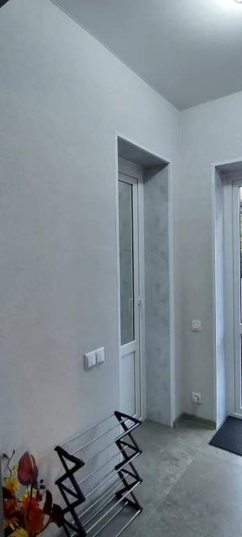 Уютный дом в черте города для комфортного отдыха в лесной местности