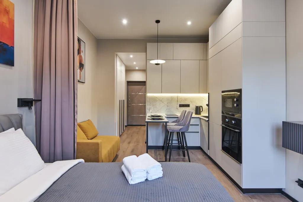 Студия для трех гостей