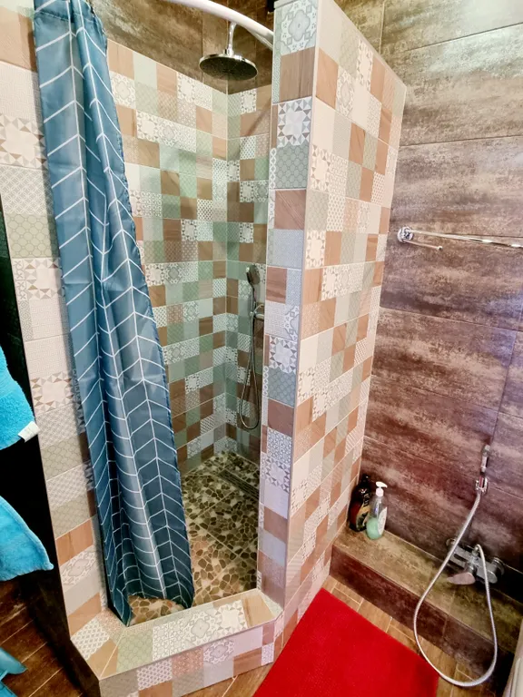 Квартира с большой террасой, видом на море, велосипедами и сапбордами