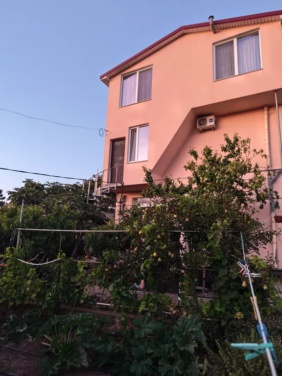 Коттедж Весь 3 этаж частного дома с отдельных входом — Севастополь