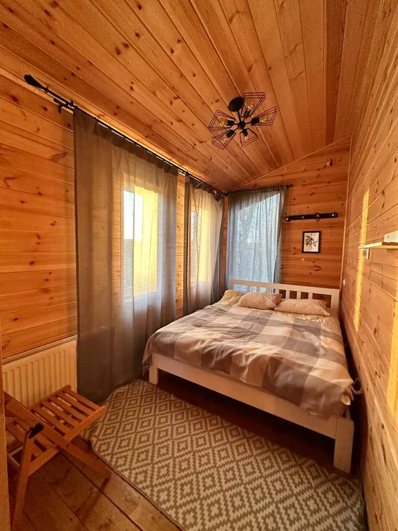 Большой дом с видом на озеро