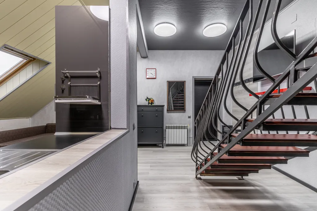 Двухуровневая квартира-студия с отдельной спальней