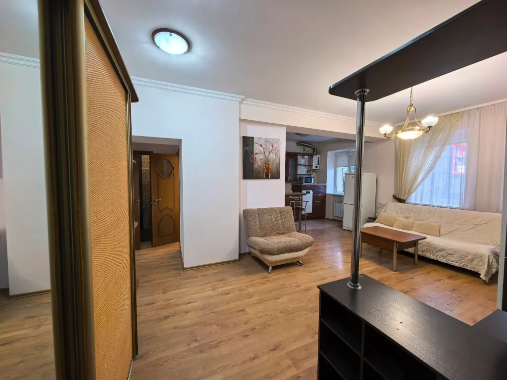 С видом на центральную площадь