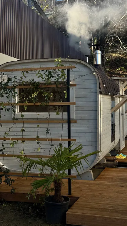 Уютный дом с баней, чаном и видом на горы