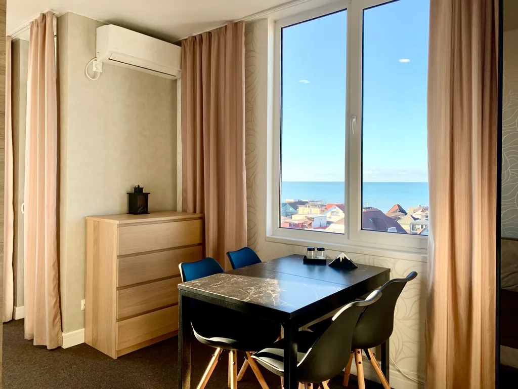 Панорамная квартира на берегу моря