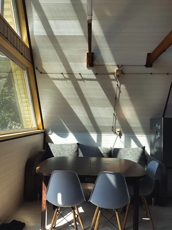 Дом A-frame - уютное убежище среди природы