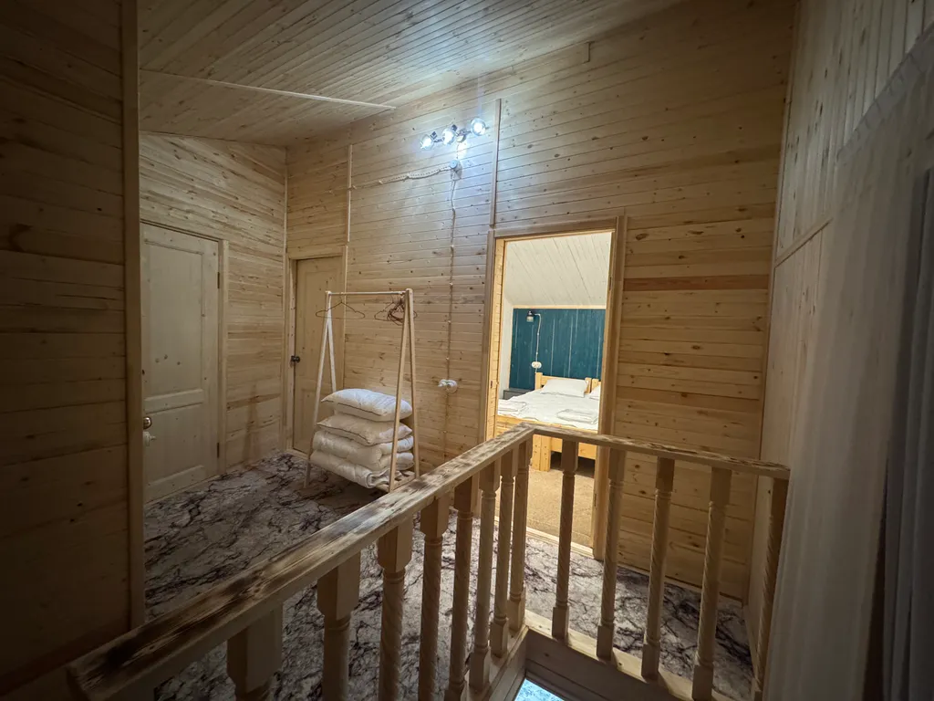 Восьми местный дом