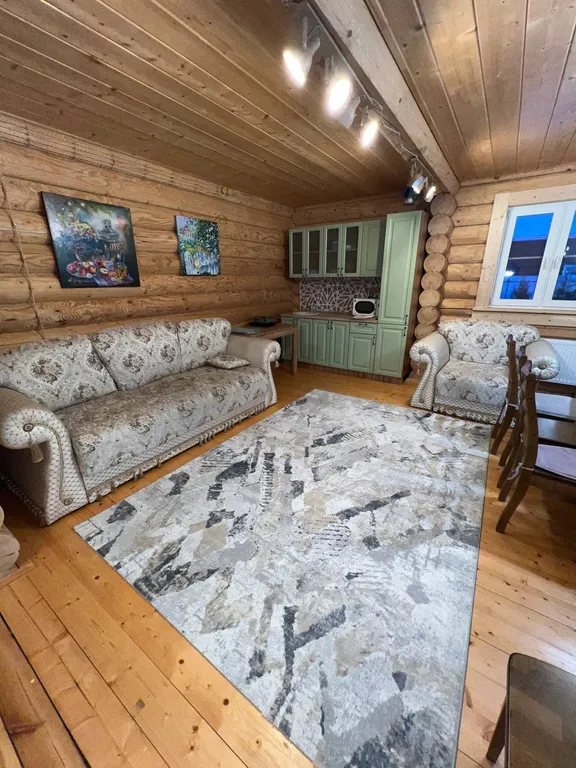 Большой коттедж на побережье озера Тосканка