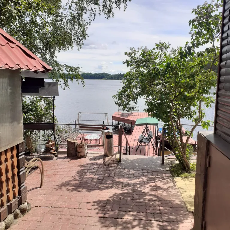 Дом с русской баней на берегу озера Селигер