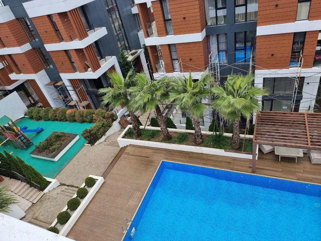 Стильная студия с бассейном