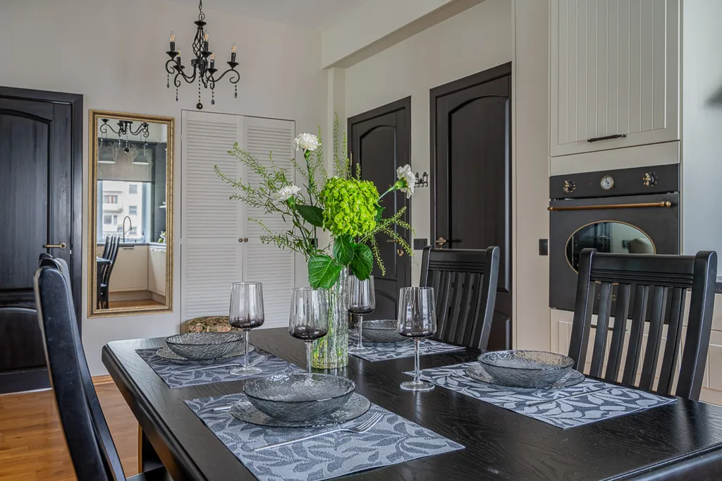 Квартира Просторная квартира бизнес-класса с винтажным интерьером в центре — Екатеринбург