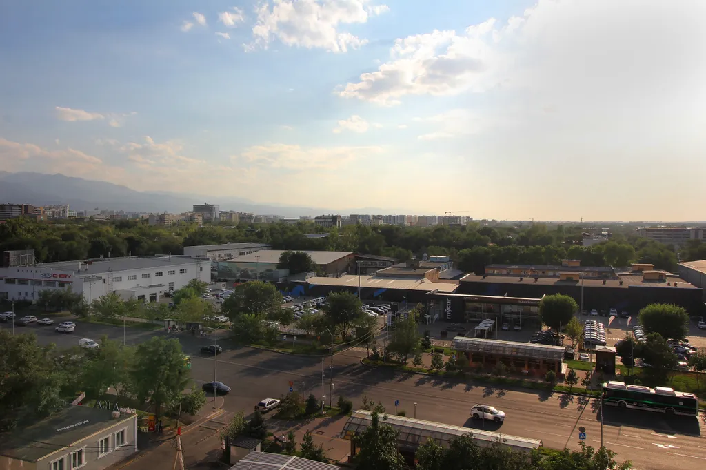 Comfort Gray у метро в центре города