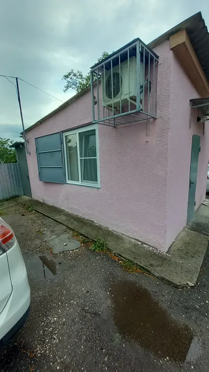 Уютный домик с местом для велосипеда