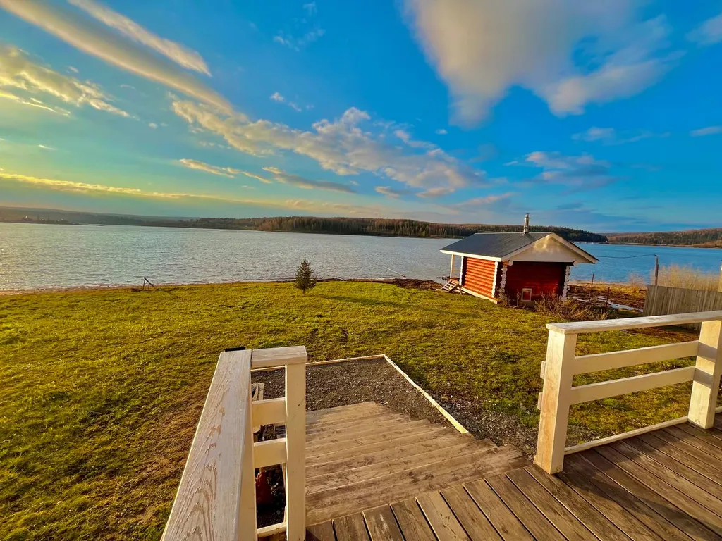 Речное поместье глэмпинг на берегу реки