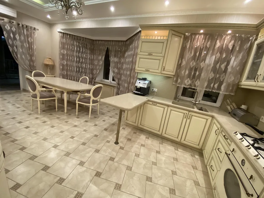 Дом с бассейном в лесу