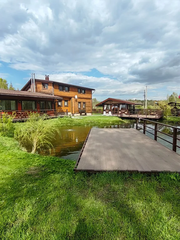 Коттедж Красивый дом с камином на берегу живописной реки — аренда посуточно в Конаково