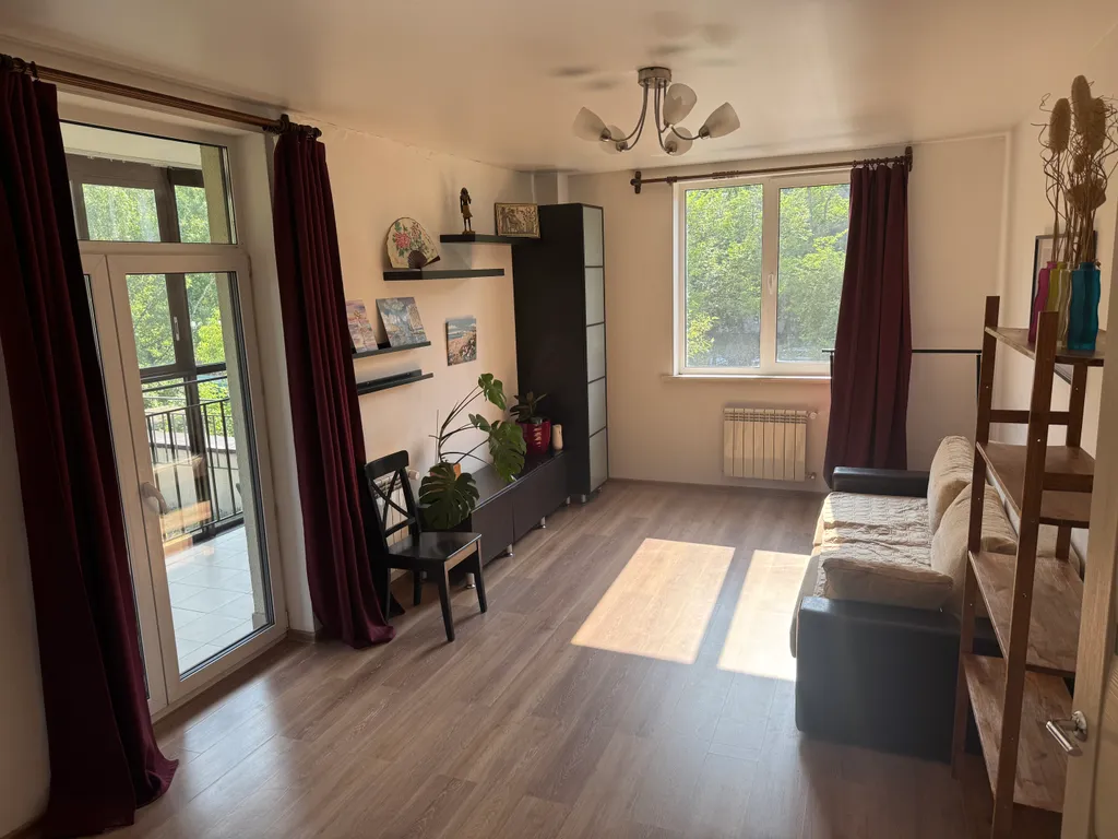 В центре города большая, атмосферная квартира с лужайкой