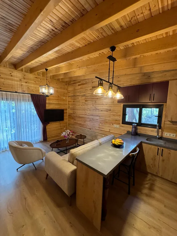 Просторное эко бунгало в сосновом лесу на побережье Турции