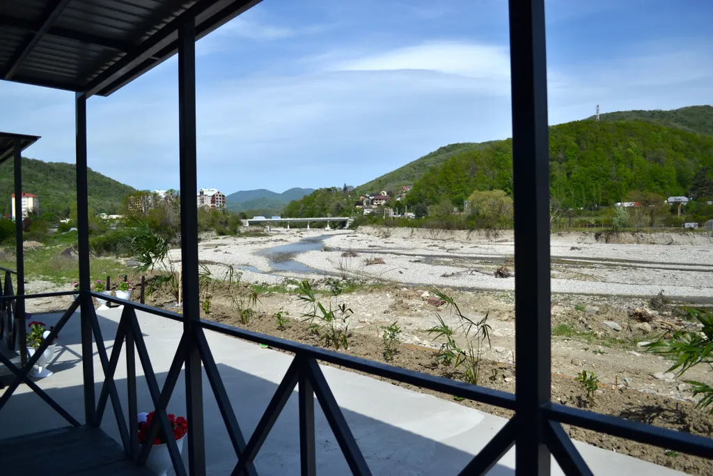 Бермуды - гостевой дом с видом на море, горы и горную реку