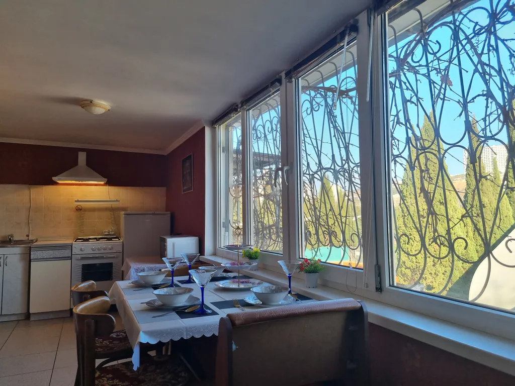 Пpocтоpнaя и уютная квартиpа в центре города