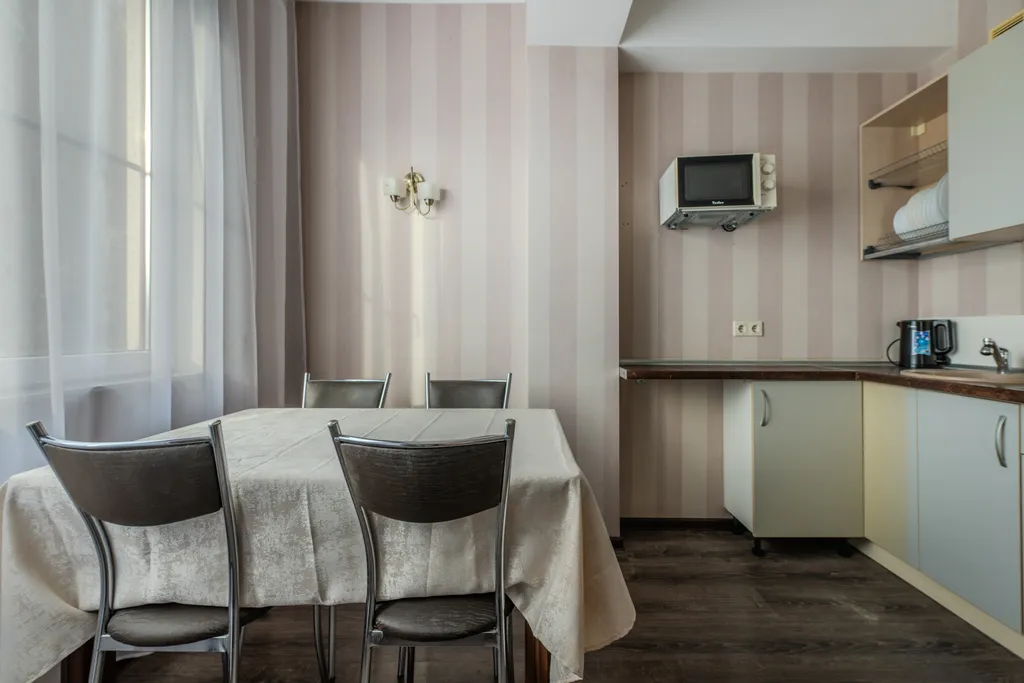 Видовые апартаменты, панорамные окна в гостиной ваши