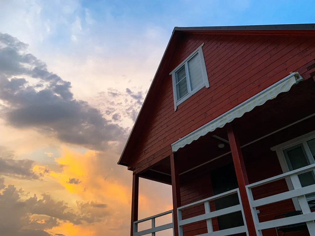 Новый дом-сруб у реки в живописном месте, баня, банный чан, рыбалка